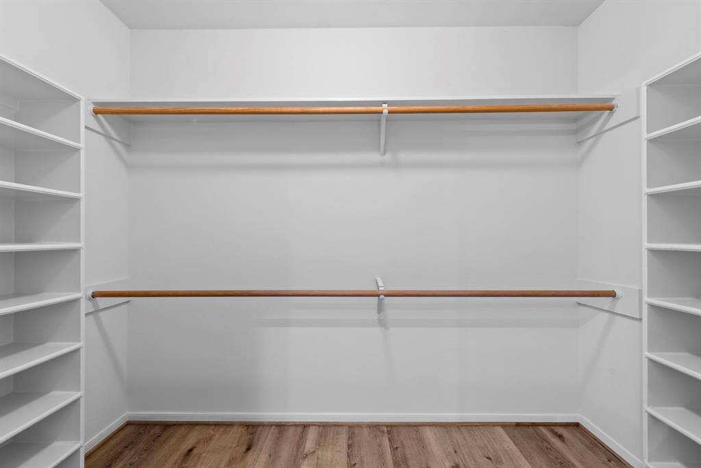 Large walk-in primary closet.