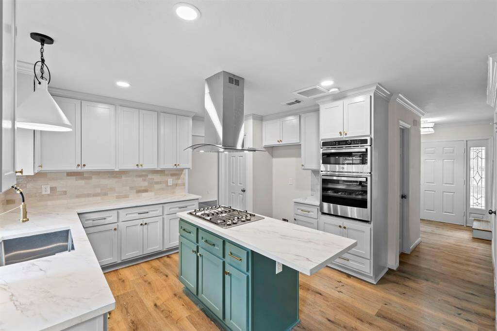 A recent total update to this beautiful home is a stylishly renovated kitchen. Showcasing sleek soft-close cabinets and drawers and luxurious quartz. countertops