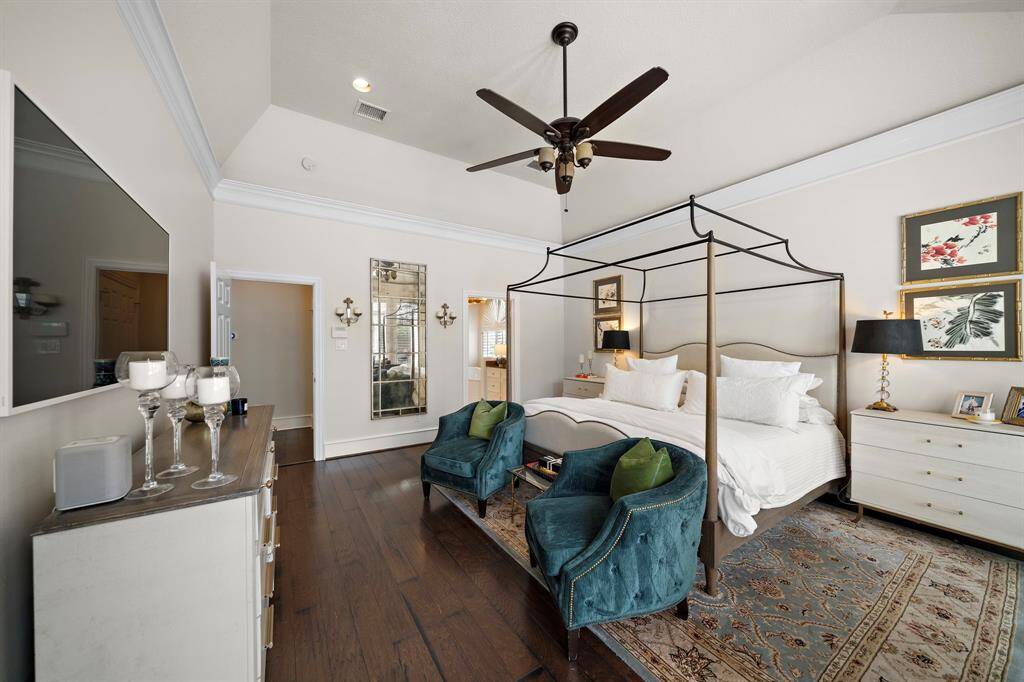 Another view of the Master bedroom!