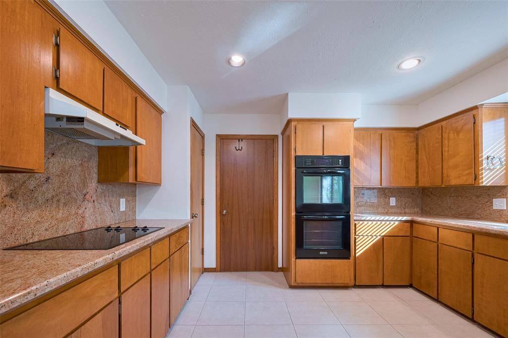 The magnificent gourmet kitchen is bathed in natural light and offers abundant cabinetry and expansive counter space—perfect for preparing delicious meals for your family to enjoy. It also includes generous wooden cabinetry and a spacious pantry closet to accommodate all your storage needs with ease and style.