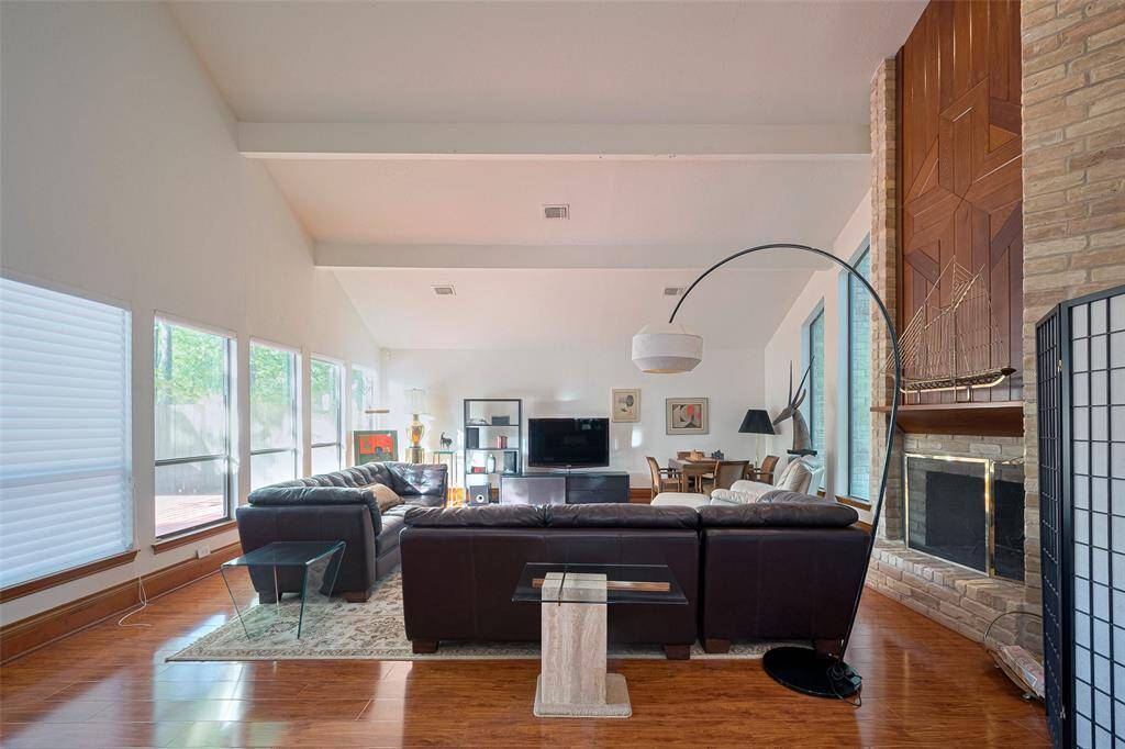 Bathed in abundant natural light from large window panels on both sides, the main living area is further enhanced by soaring ceilings, creating an open, airy, and inviting atmosphere. This beautifully lit space sets the perfect stage for relaxing with family, entertaining guests, or simply enjoying the serene ambiance of the home.
