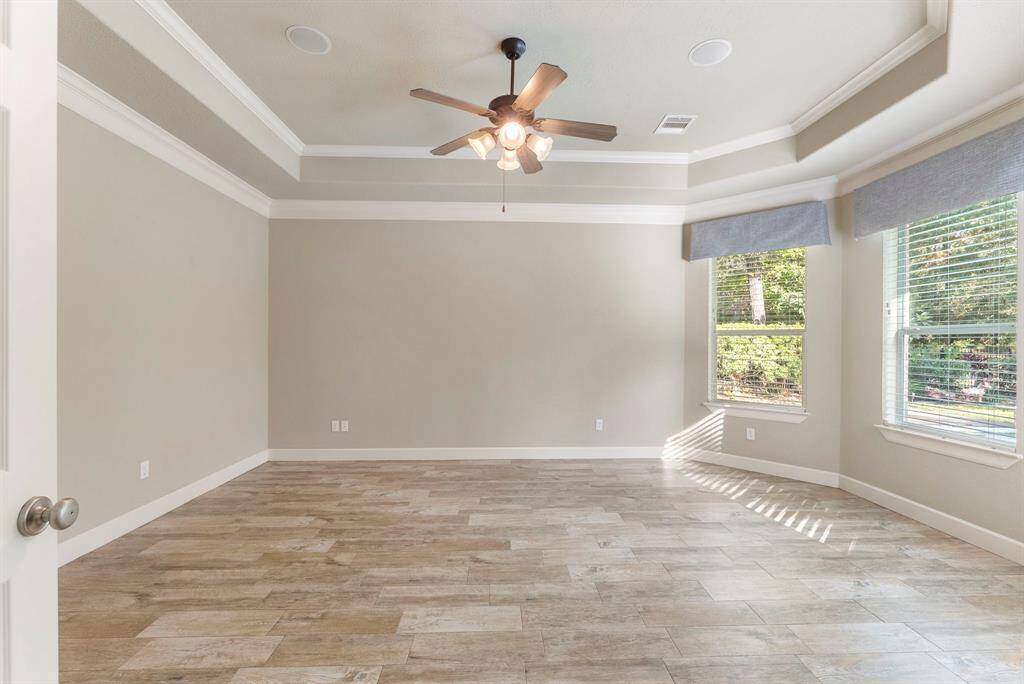 VIRTUALLY STAGED DINING ROOM.