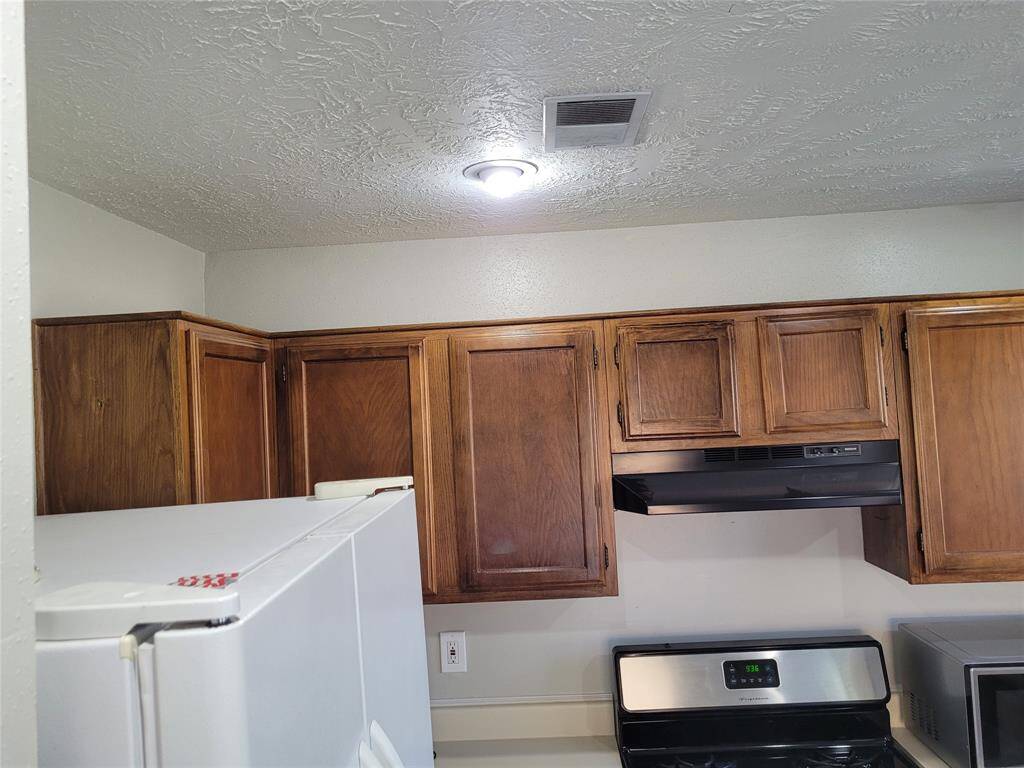 Art ledges above the cabinets.