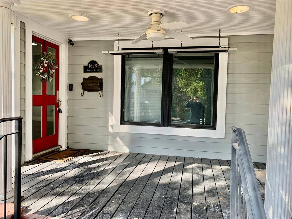 Huge front porch with built in heater for cool winter evenings
