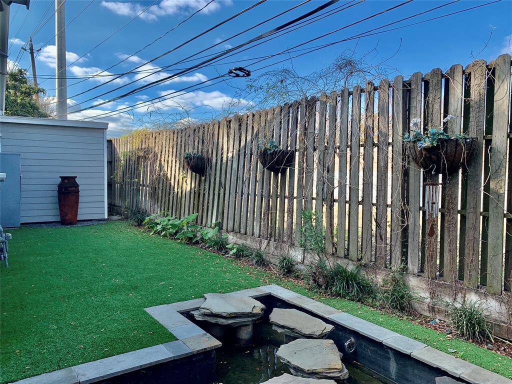 Plenty of room for kiddos or pets to play