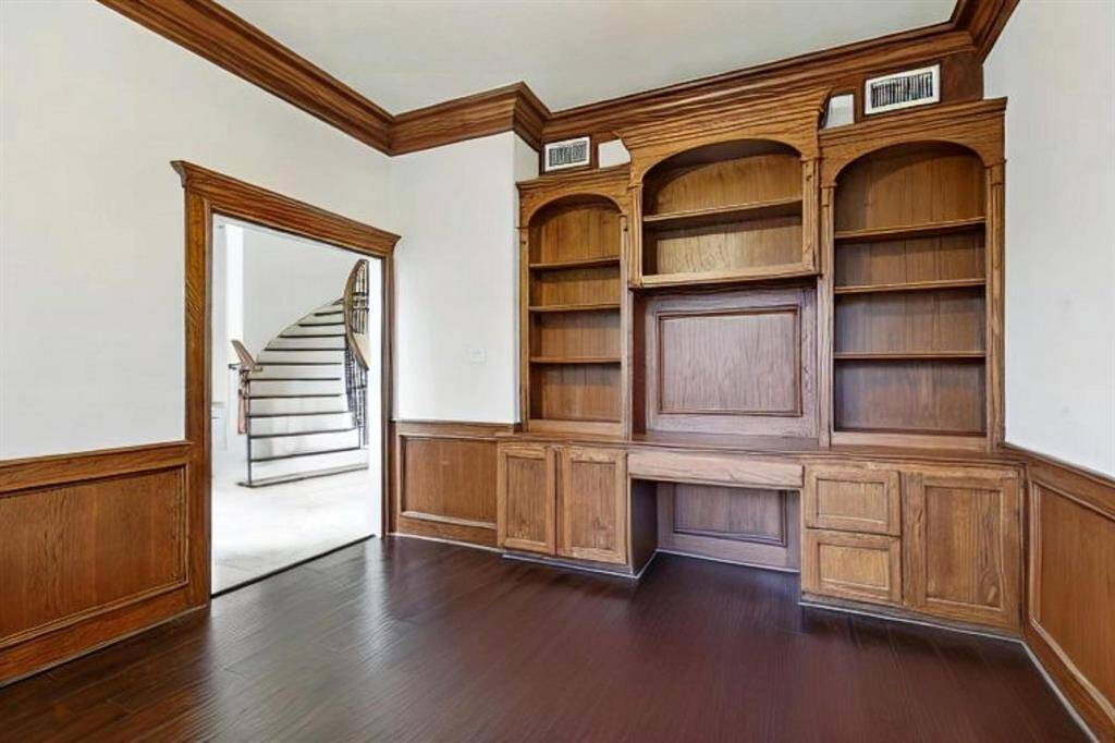 Classic office study to the right