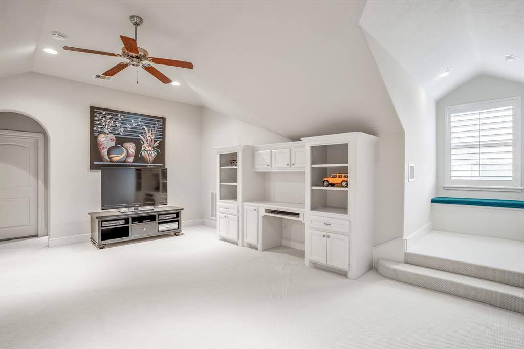 The game room has the space for it all, including a reading nook! Whether you like enjoying movie nights or acing your opponent in table tennis, you will be sure to make a lot of memories here.
