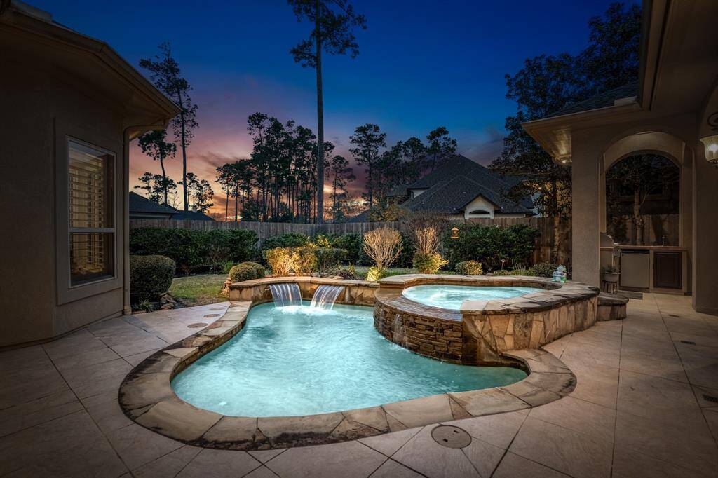 As evening falls, the backyard transforms into an enchanting retreat. The pool's shimmering water and the warm glow from the lanai's lighting create a cozy environment, perfect for memorable gatherings under the stars.