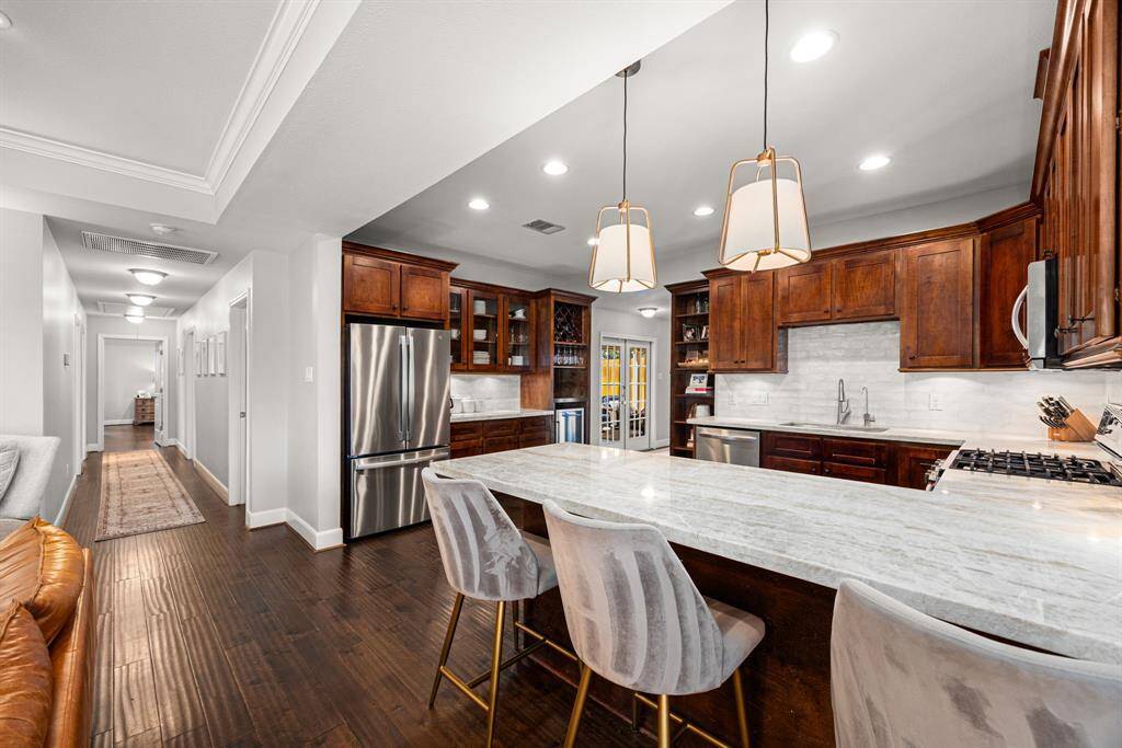 Countertop space for eating as well