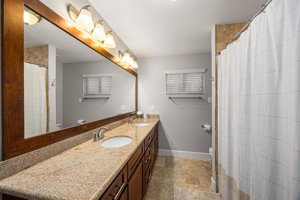 Full secondary bathroom