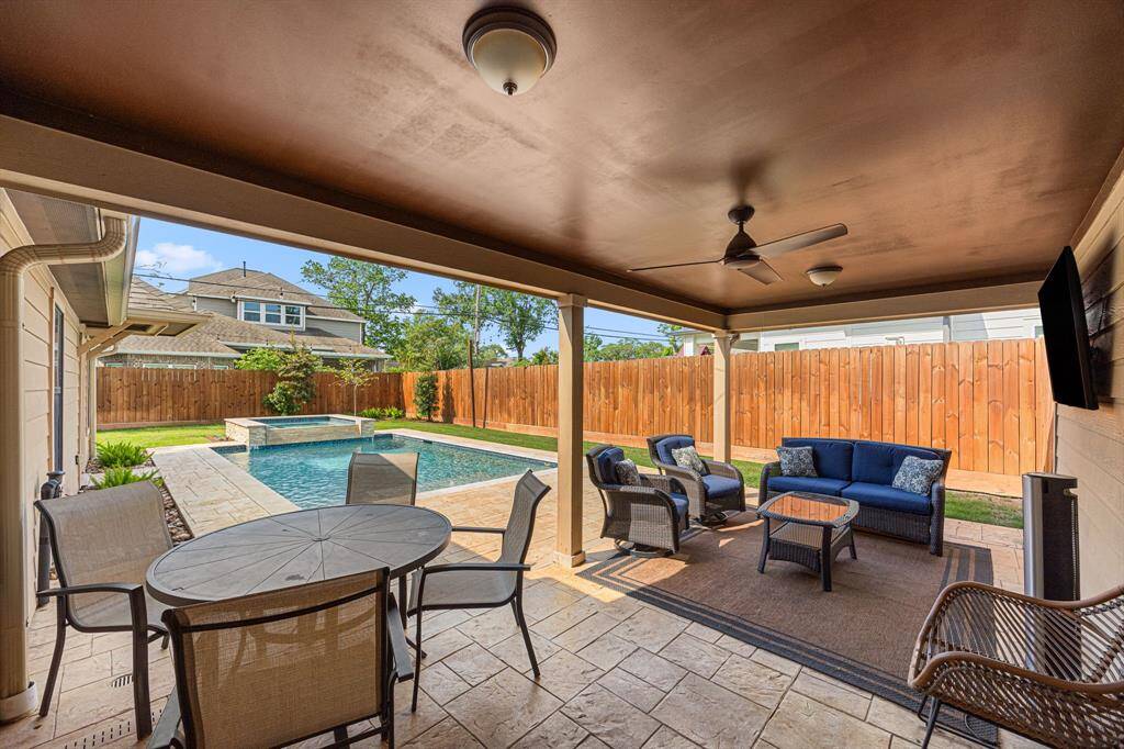 Cover patio great for entertaining