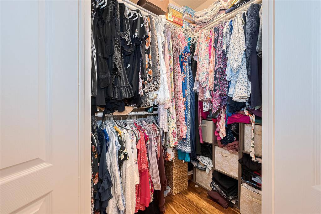 An exceptionally functional space, the entry closet is outfitted with built-in racks, hanging rods, and lower cubbies—ideal for organizing shoes, coats, and more.