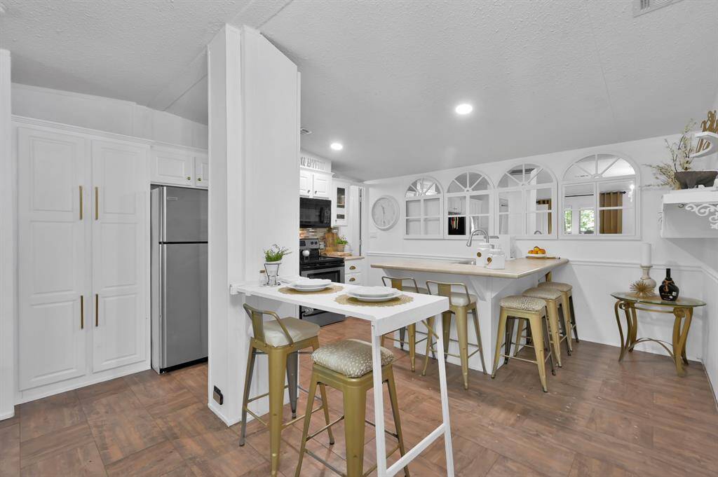Great use of space w/ plenty of storage.