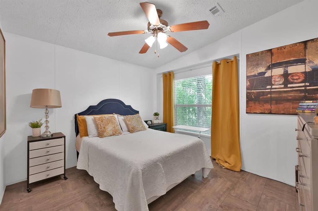 Guest bedroom