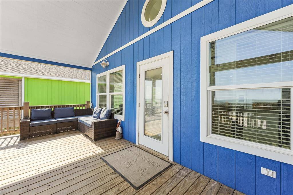 Kick back and enjoy the coastal breeze from the shaded corner lounge on the front deck.