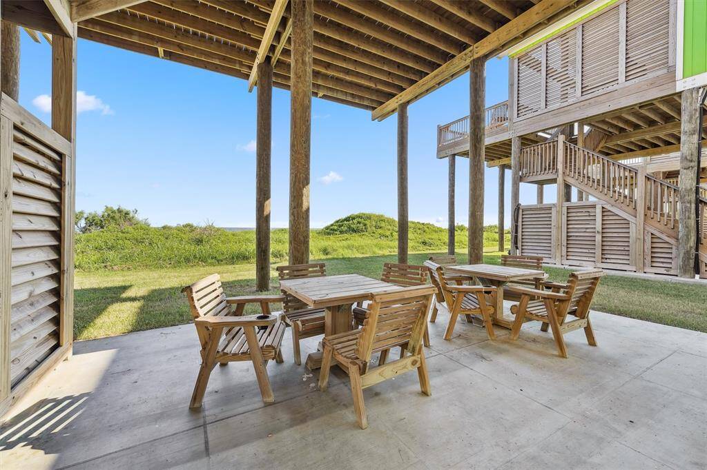 A built-in wooden bar with stools creates the ideal spot for sipping drinks and swapping stories after a day on the beach.