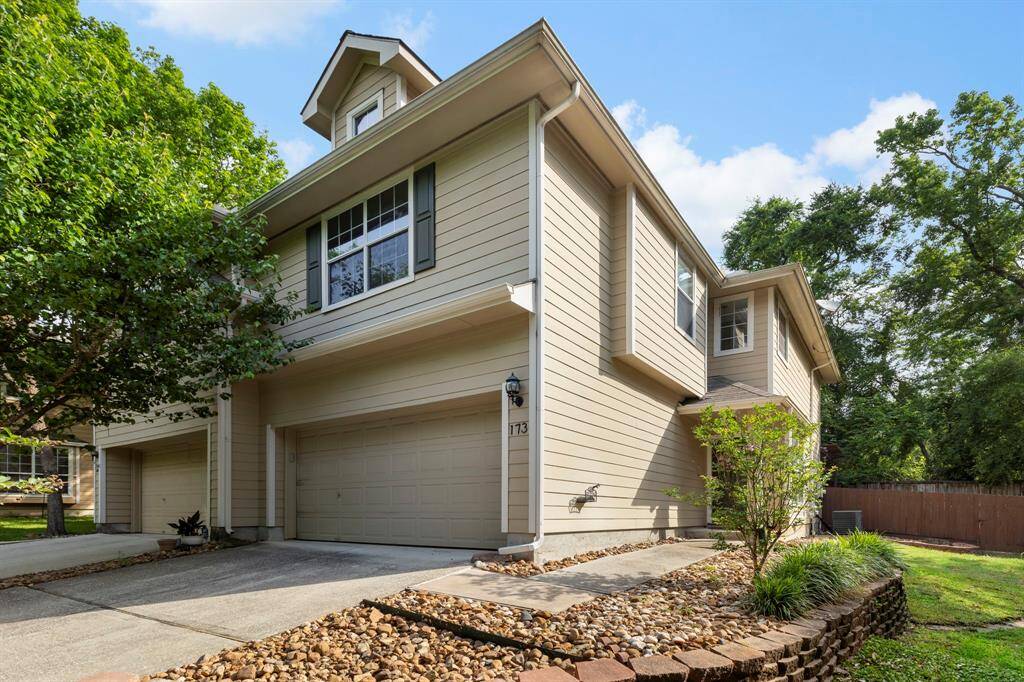 Welcome to 173 Musewood Ct. in The Village of Alden Bridge!