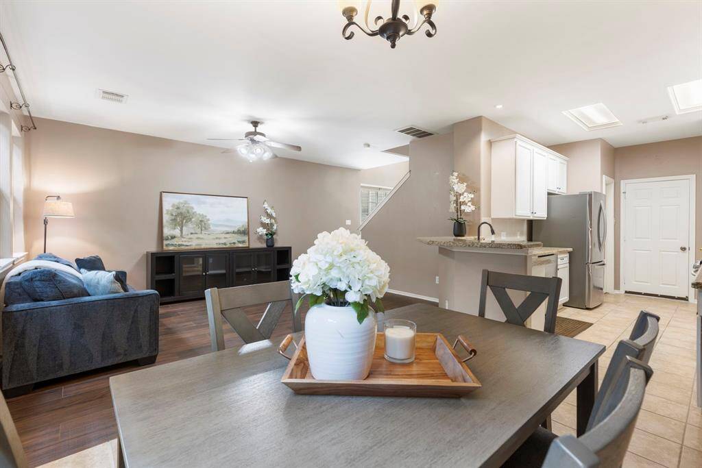 Here’s a polished version:This space is generously sized, perfect for everyone to gather and visit together.