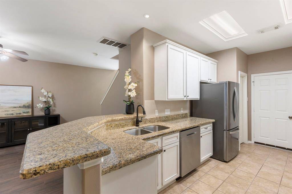You’ll love the convenience of the breakfast bar, perfect for quick meals or casual seating.