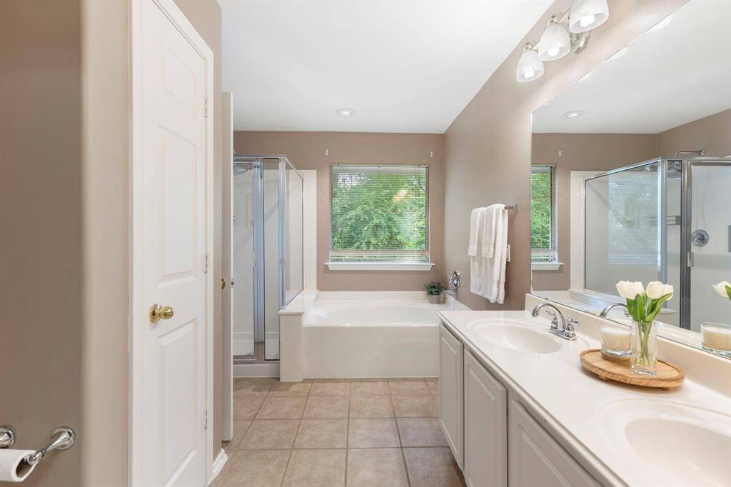 Another view of the primary bath.