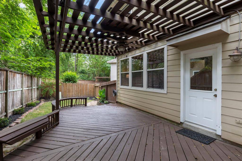 There’s no shortage of decking space here—plenty of room for lounging, entertaining, or soaking up the sun!