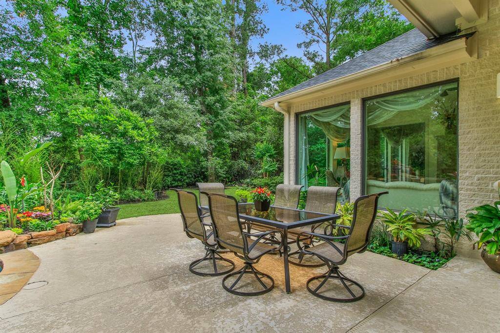 Perfect place if you would like to put your outdoor dining table, offering a peaceful outdoor retreat.