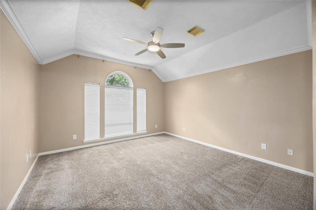 SUPER SPACIOUS and BRIGHT Primary Bedroom offers tons of space!