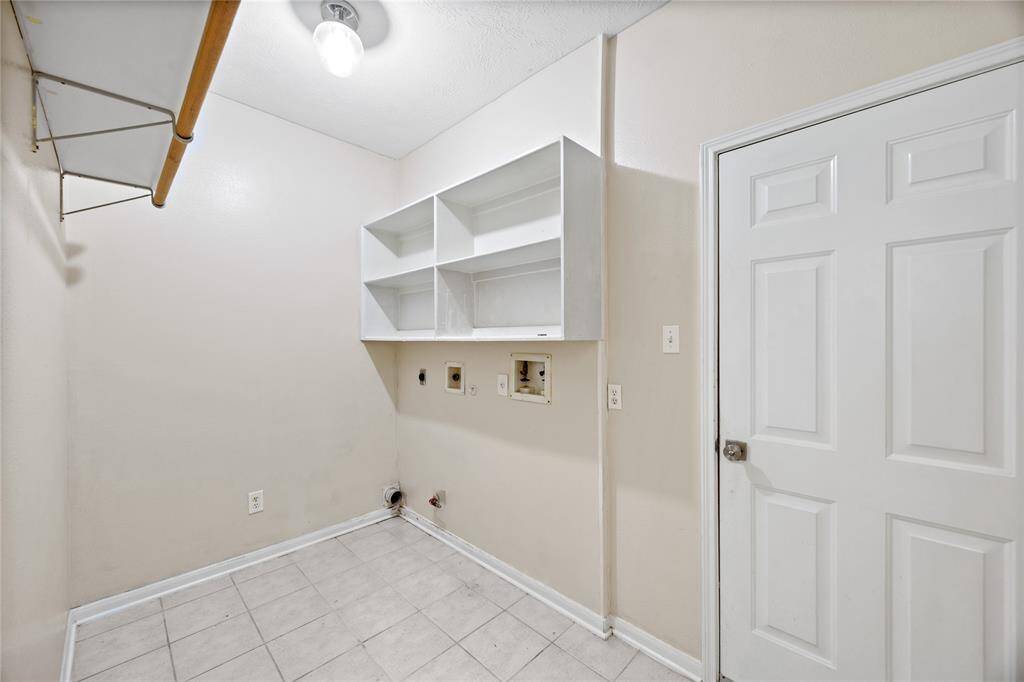 Great size Utility room feature extra storage space...just off the garage!