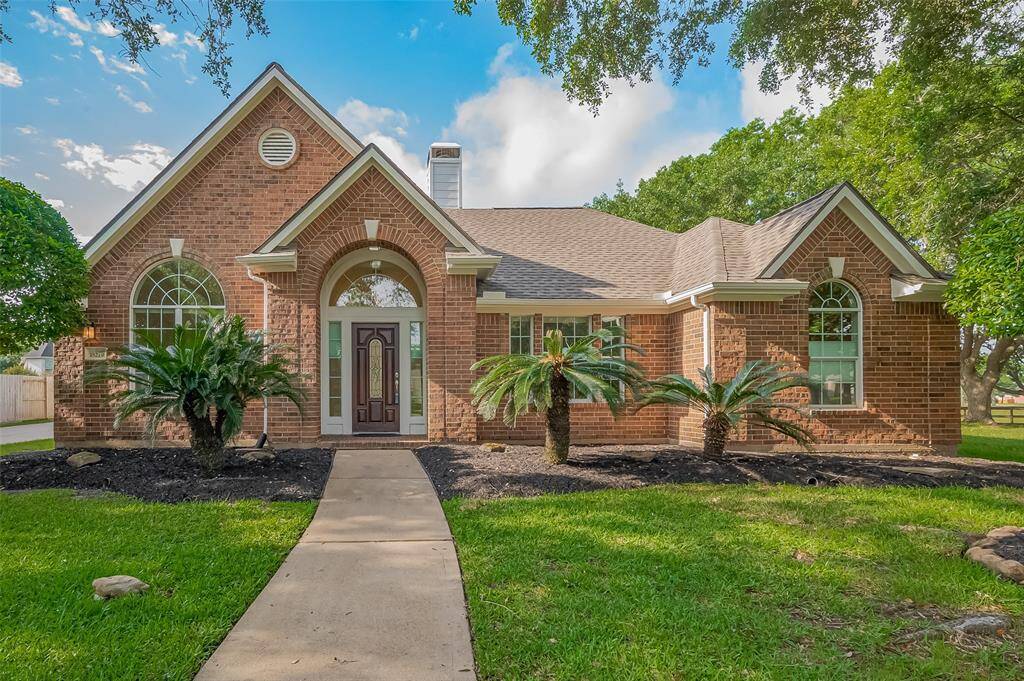 Beautiful 1 story waterfront home by the energy corridor.