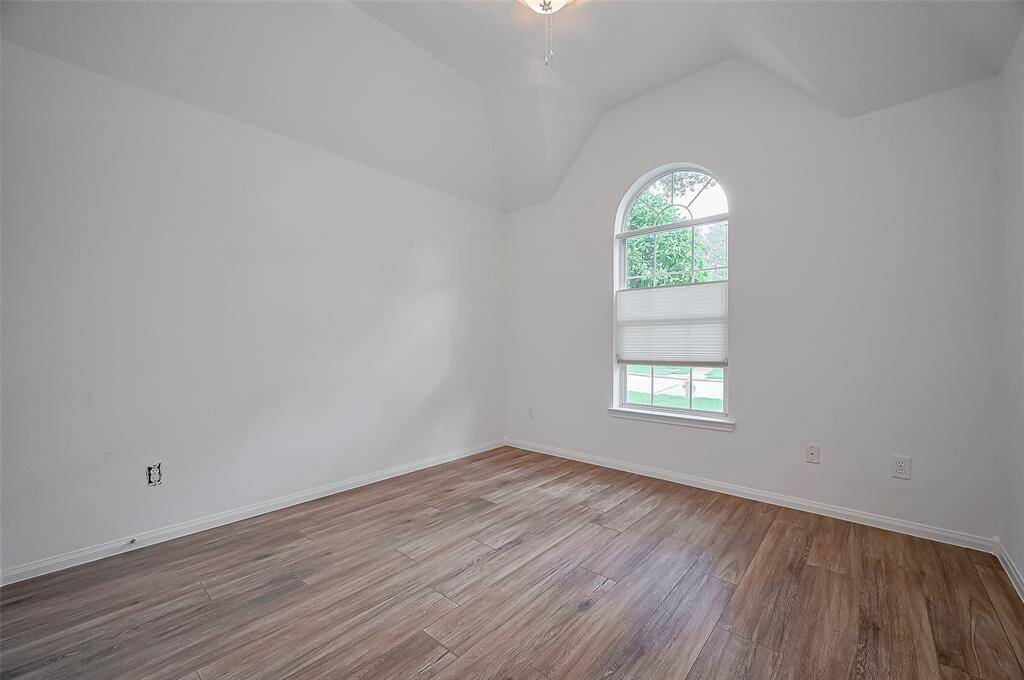 Front secondary bedroom also shares the 10ft ceilings and plenty of light, the window shades complete the  peaceful environment.