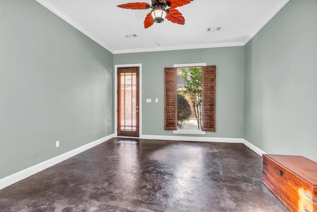 Spacious casita bedroom with a separate entry and plantation shutters. Guests will enjoy a large walk-in closet with built-ins.