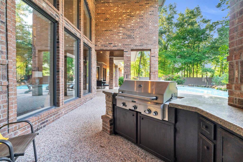 Built-in stainless grill station with granite counters turns al-fresco dining into a chef’s delight, all while overlooking the pool.