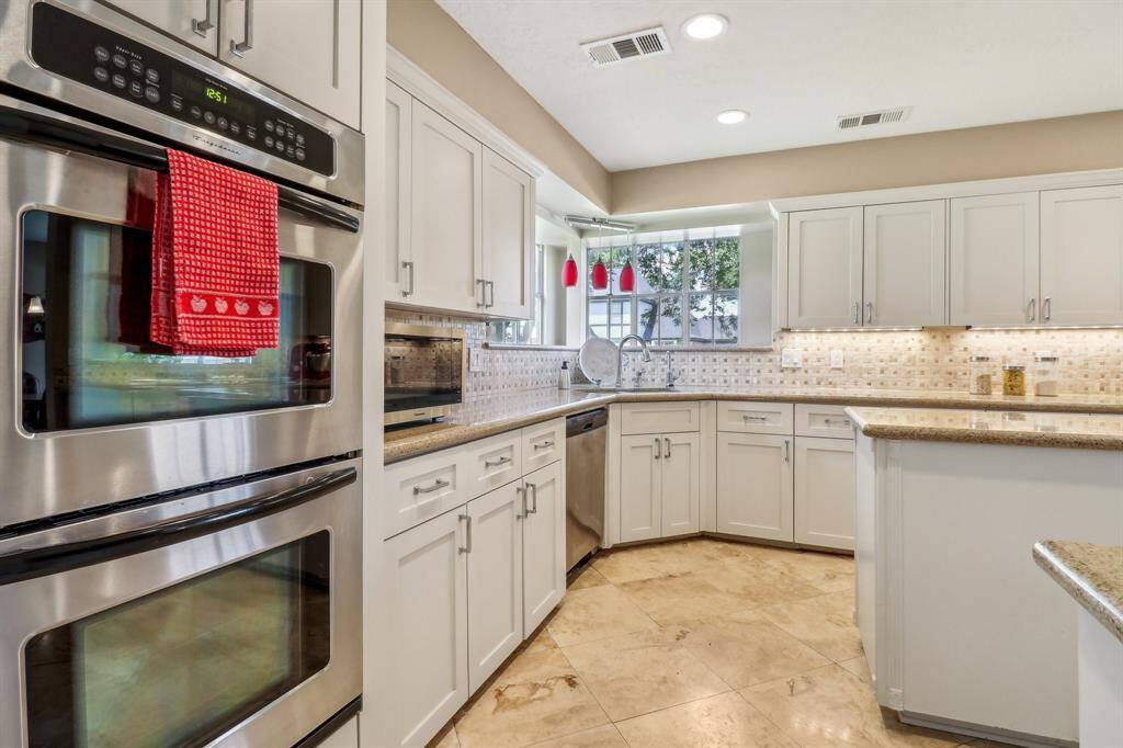 Double ovens make holidays and entertaining so easy! Notice all of the stainless steel appliances.