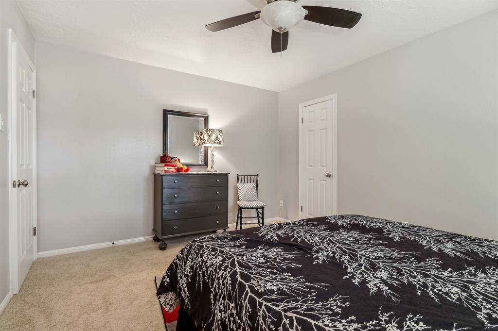 Second look at this bedroom.