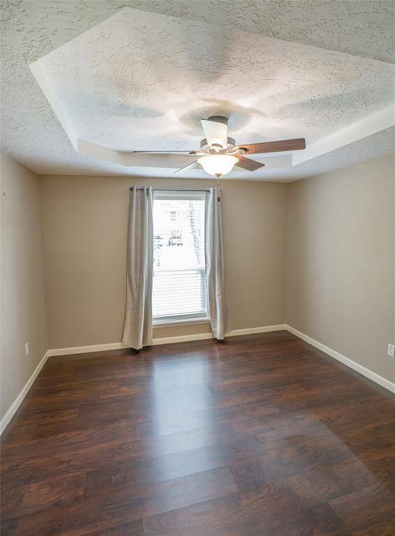 Use This Fabulous Flex Space For Whatever Your Needs Are.  Could Be Separate Dining, 2nd Office, Art Studio, Play Room..Possibilities Are Endless.