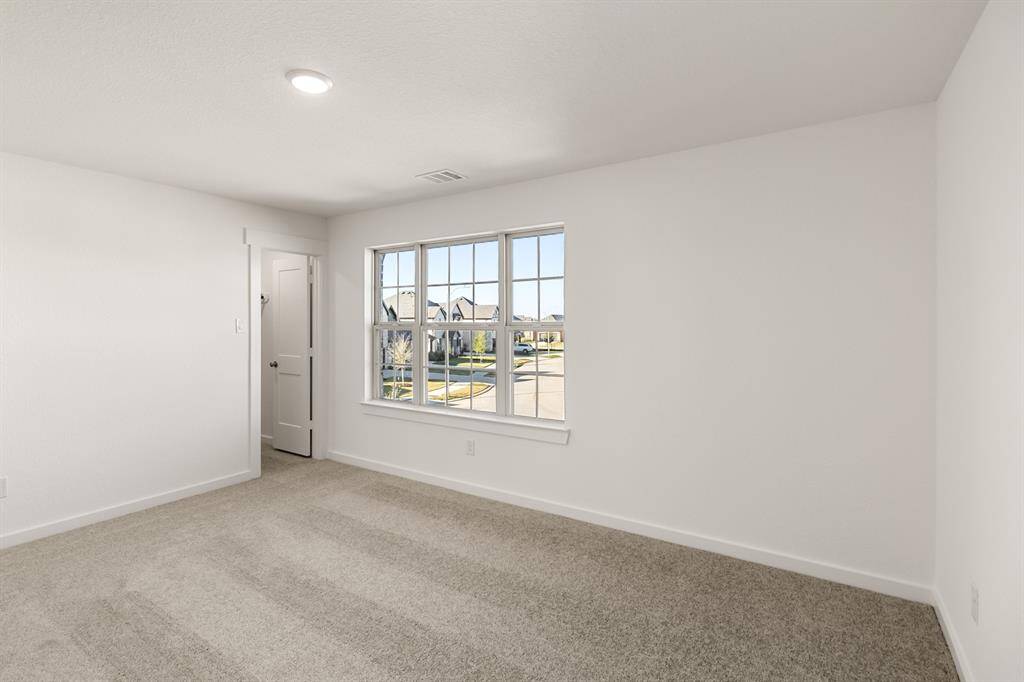 Spacious upstairs en-suite features a private full bath and generous walk-in closet—perfect for guests or multi-generational living
