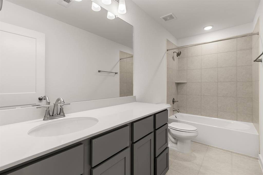 With plenty of storage to keep things tidy and organized, you’ll find that these secondary bathrooms are designed with real life in mind.