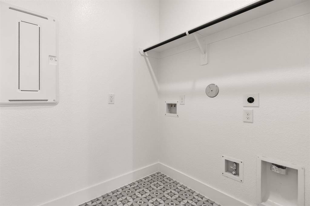 Ample storage for all your laundry essentials, from detergents to fabric softeners, everything has its perfect place.