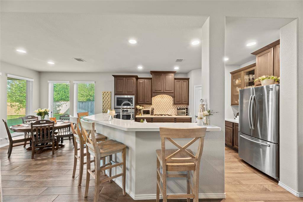 Huge breakfast bar overlooks the family room and breakfast area.