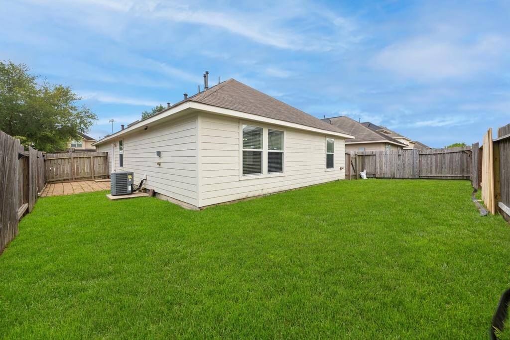 Large backyard ideal for entertainment