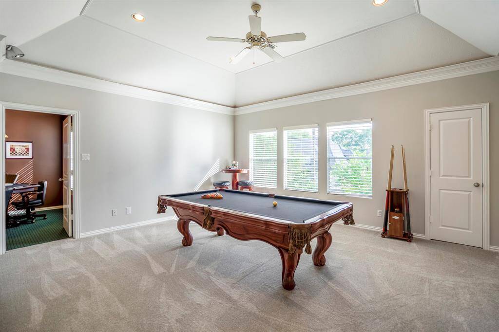 2nd level game room/flex space