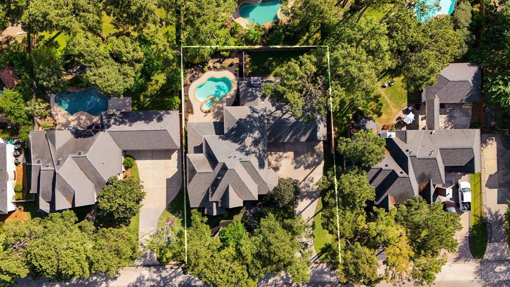 With no thru traffic this private retreat can be enjoyed as peace overwhelms you