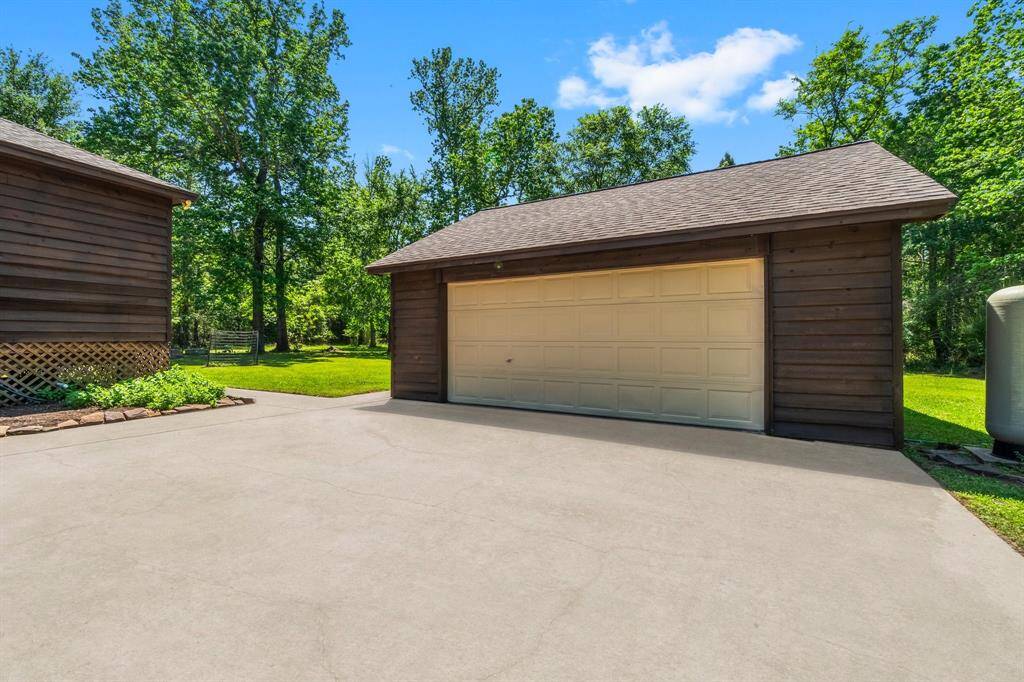 Detached garage