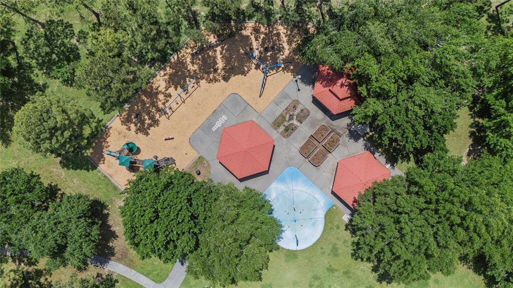 The home’s prime location on a spacious pie-shaped lot directly across from playground and splash pad amenities.