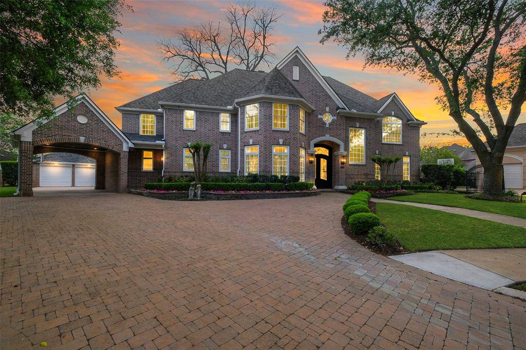 The home features a detached 3-car garage which will delight car enthusiasts, as well as the porte-cochere for easy grocery unloading.