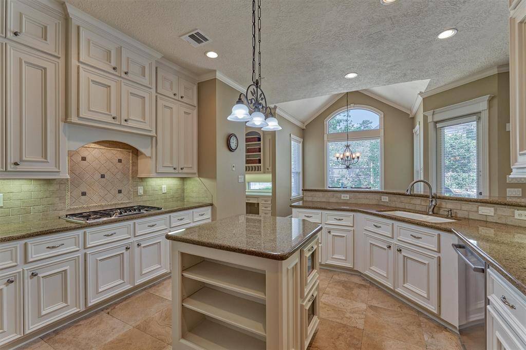 With an abundance of prep space and cabinetry - for storage, this chef's kitchen is a dream come true!