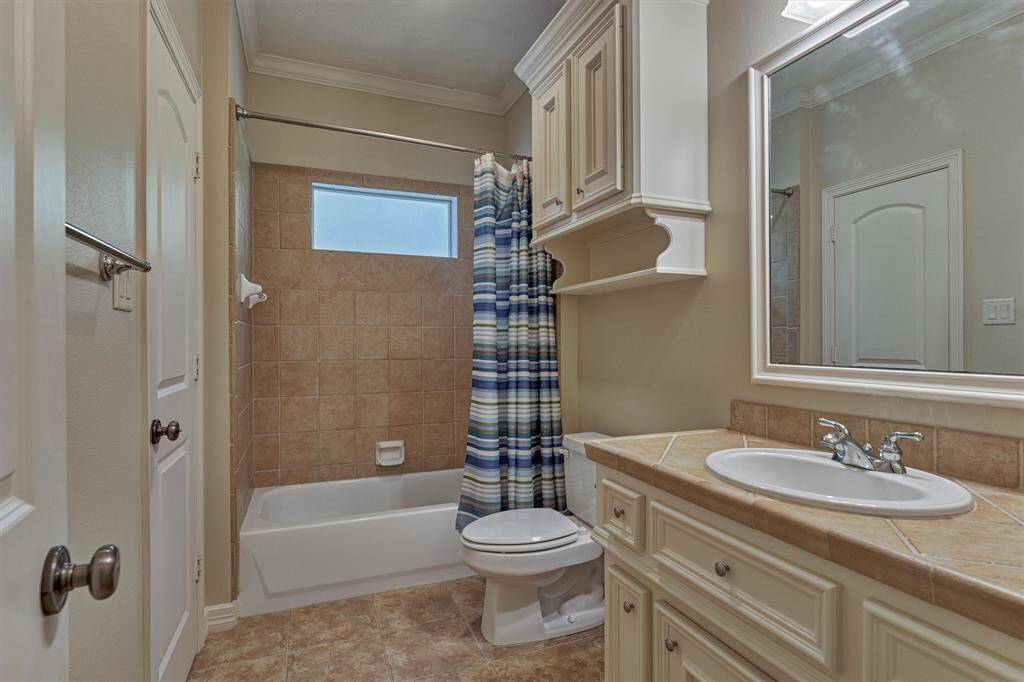 Secondary bedroom #2 en suite bathroom with tub/shower combo.