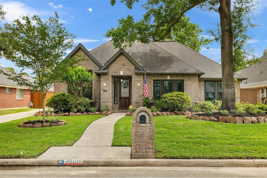 Welcome to 20011 Forest Dr!