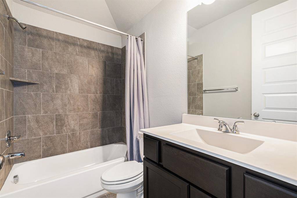 Guest Suite Bathroom.