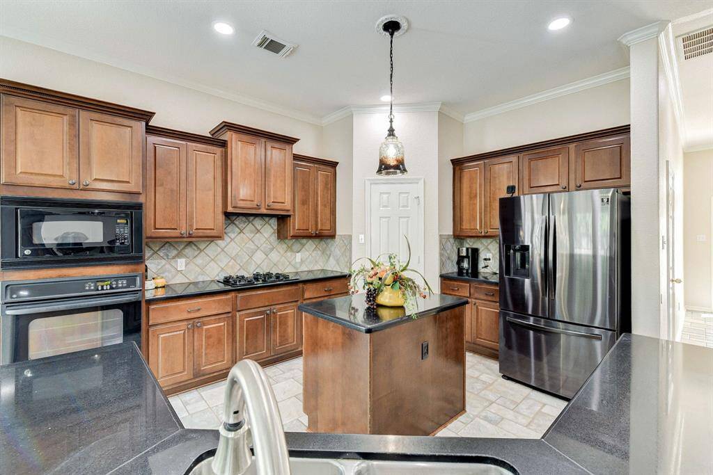 Executive Bath offers Large Walk in show + Garden Tub